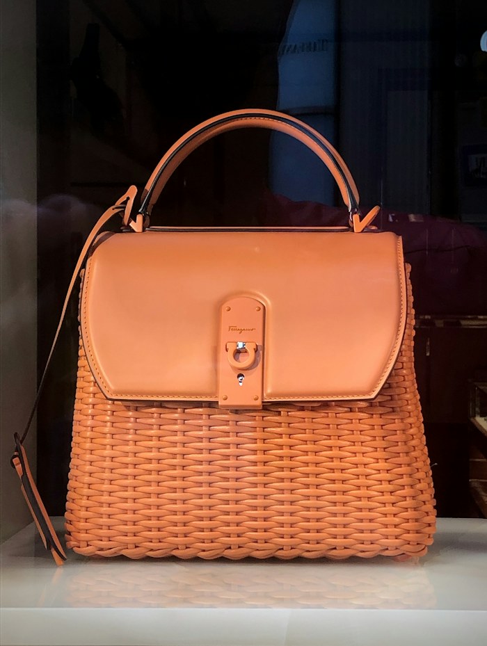 Wicker shoulder bag